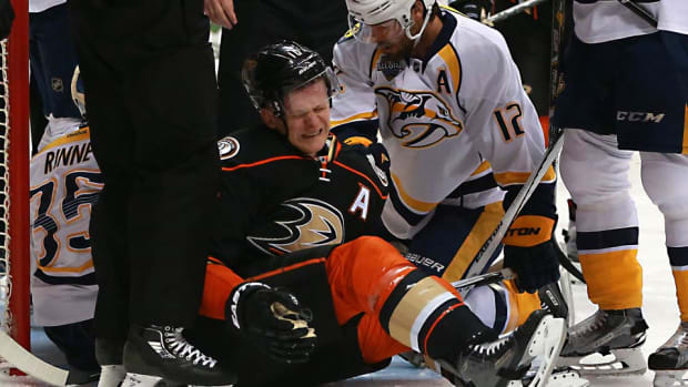 Corey-Perry-Victor-Decolongon.jpg
